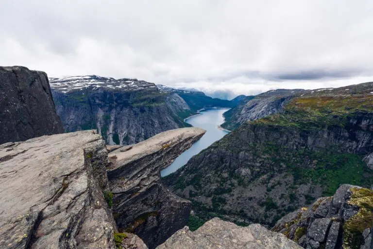 Trolltunga en Norvège pendant le Norway Trail