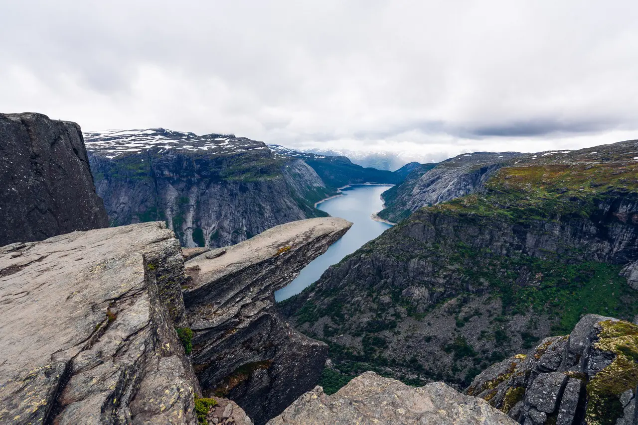 Trolltunga en Norvège pendant le Norway Trail